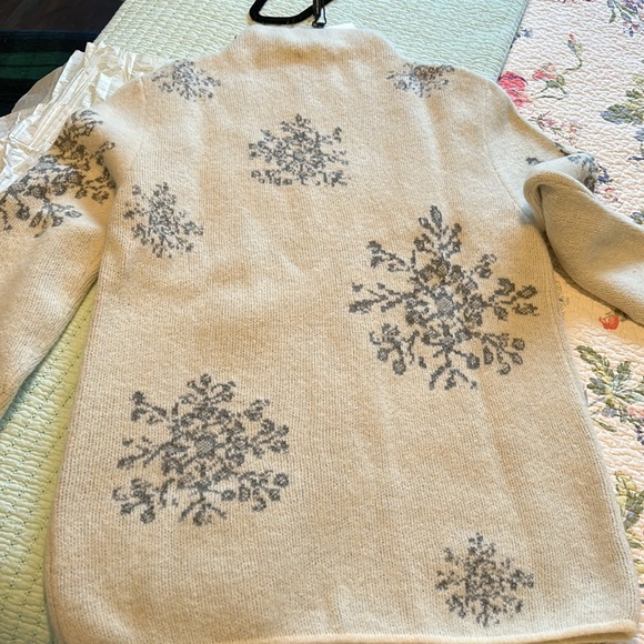 Sp Sweater NWT - Picture 9 of 16